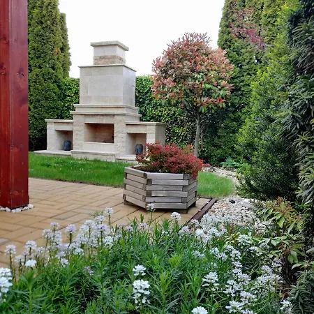 فندق مبيت وإفطار Canadian Style House With 3d Effect Pool