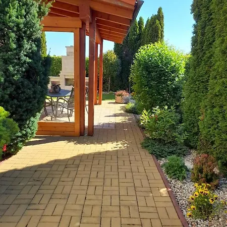 Canadian Style House With 3d Effect Pool *