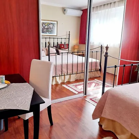 Canadian Style House With 3d Effect Pool فندق مبيت وإفطار *