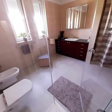 Canadian Style House With 3d Effect Pool فندق مبيت وإفطار