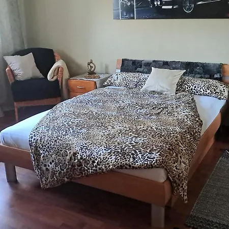 Canadian Style House With 3d Effect Pool فندق مبيت وإفطار *