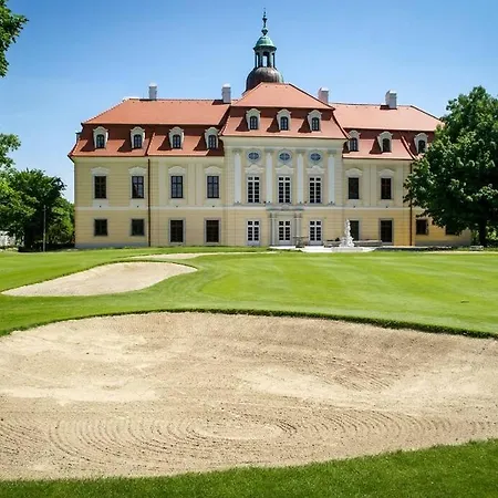 B&B Canadian Style House With 3d Effect Pool