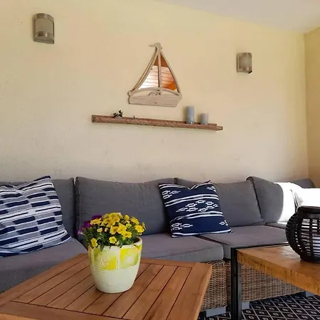 Canadian Style House With 3d Effect Pool فندق مبيت وإفطار Vinosady