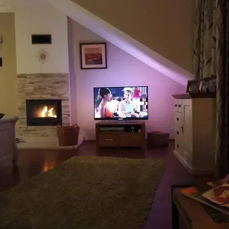 Canadian Style House With 3d Effect Pool * Vinosady