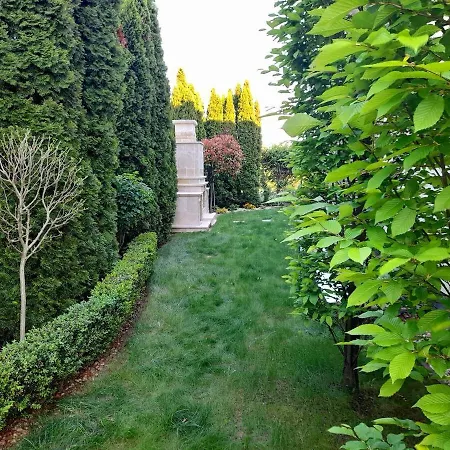 B&B Canadian Style House With 3d Effect Pool Vinosady