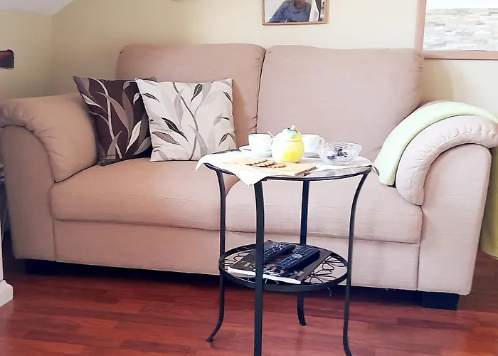 Canadian Style House With 3d Effect Pool Frühstückspension Vinosady