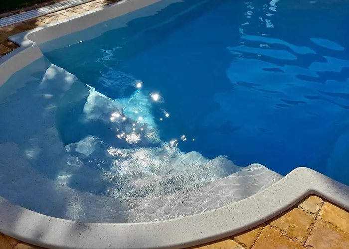 Canadian Style House With 3d Effect Pool