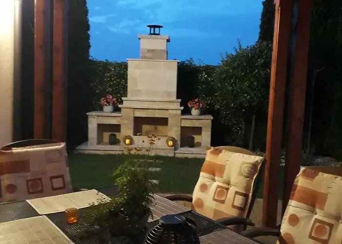 Frühstückspension Canadian Style House With 3d Effect Pool