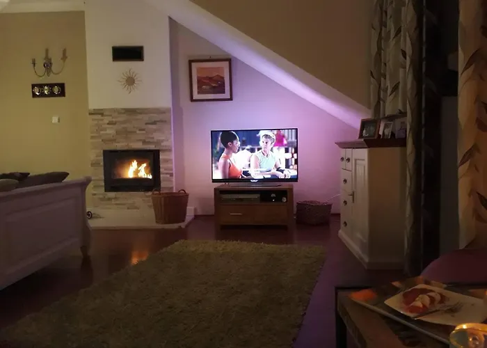 Canadian Style House With 3d Effect Pool * Vinosady