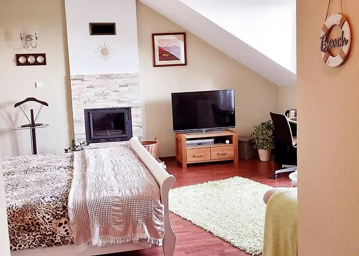 Canadian Style House With 3d Effect Pool